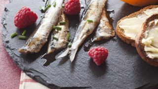 Anchois au vinaigre de framboises et melon rôti