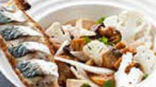 Maquereau demi-sel, grecque de petits champignons de paris